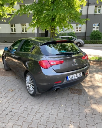 Alfa Romeo Giulietta cena 27500 przebieg: 105000, rok produkcji 2010 z Chorzów małe 67